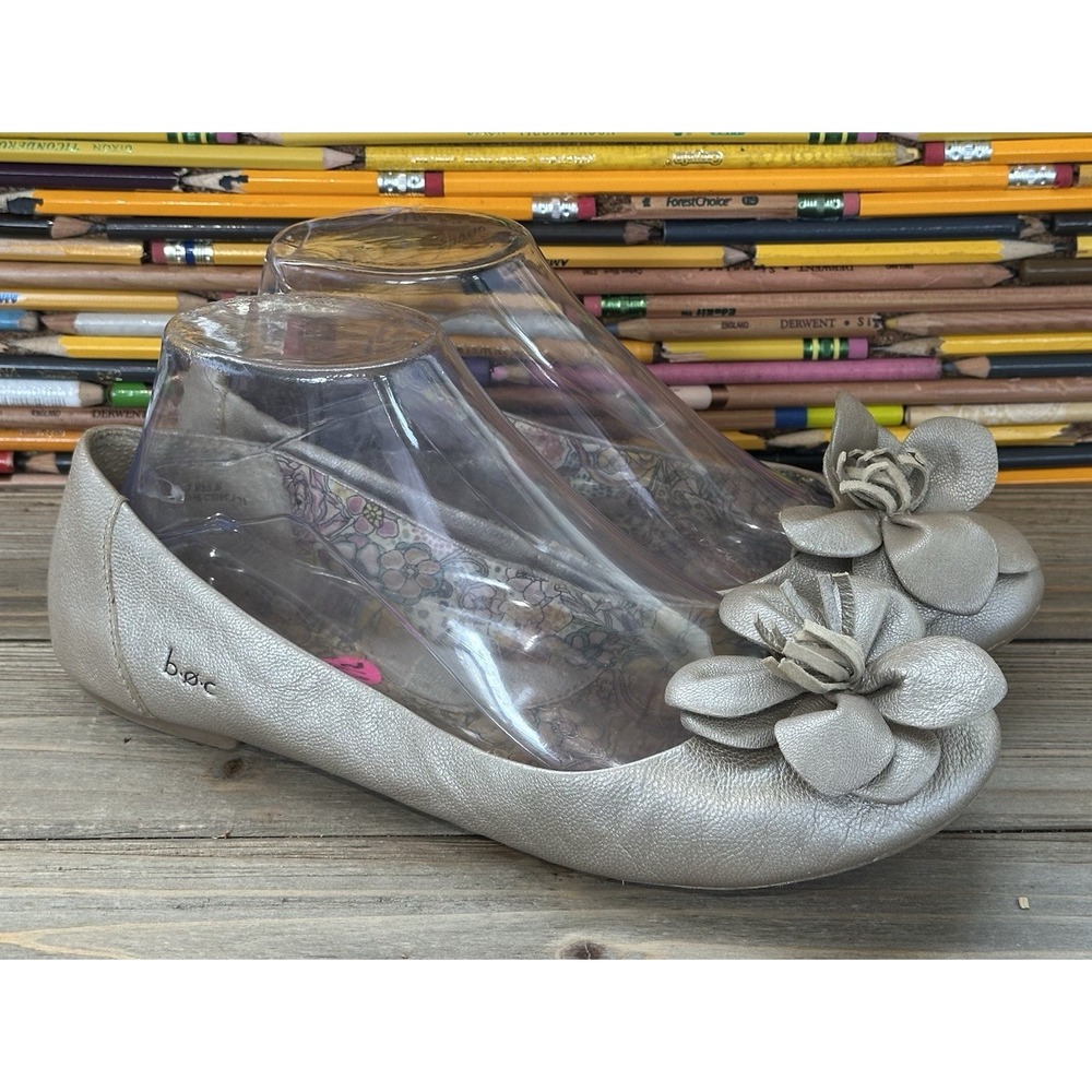 B.O.C. Born Emalia Flower Flats Women 7.5 Gold Excellent